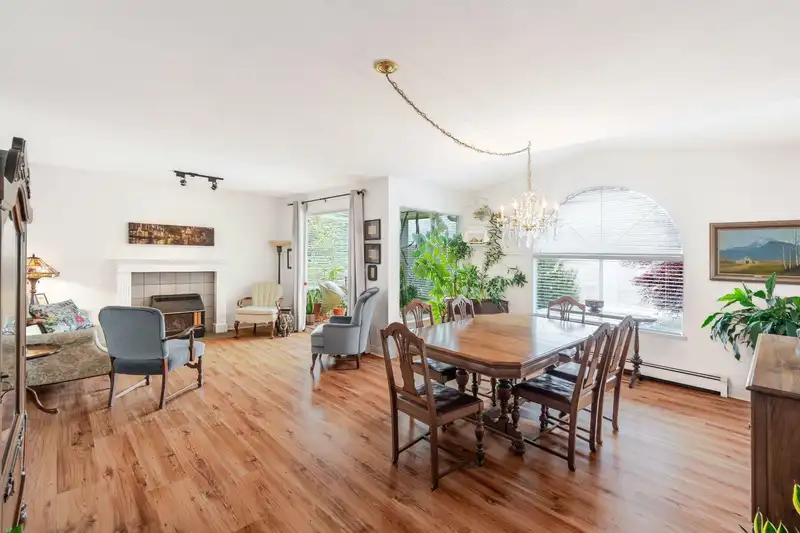 3298 MAHON AVENUE - photo 3 of 24