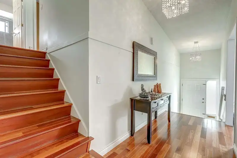 15481 92A AVENUE - photo 2 of 34
