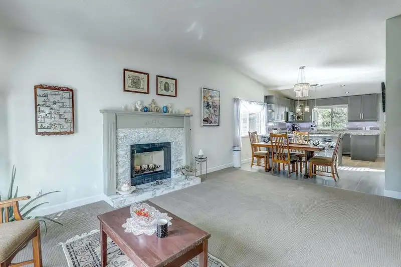 15481 92A AVENUE - photo 3 of 34