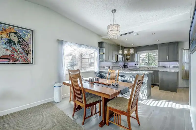 15481 92A AVENUE - photo 4 of 34