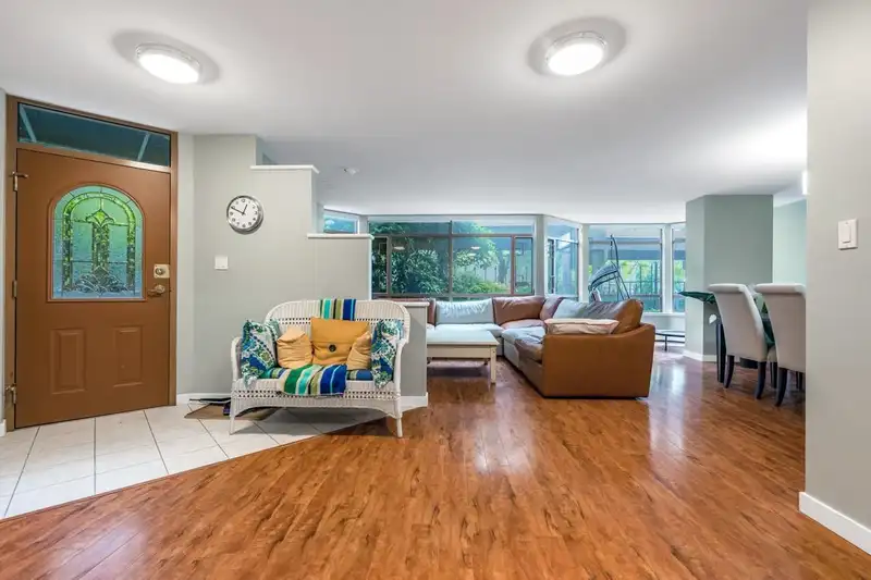 101 15111 RUSSELL AVENUE - photo 2 of 25