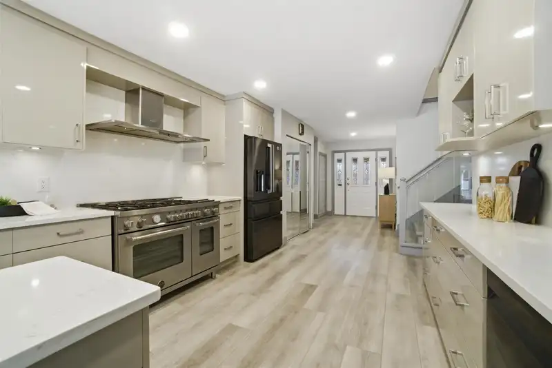 2271 SORRENTO DRIVE - photo 4 of 40