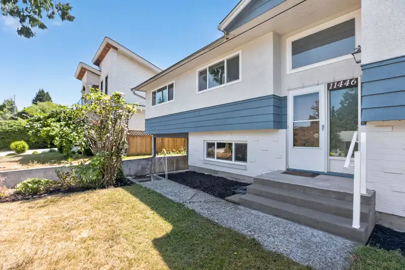 11446 94 AVENUE - photo 2 of 34