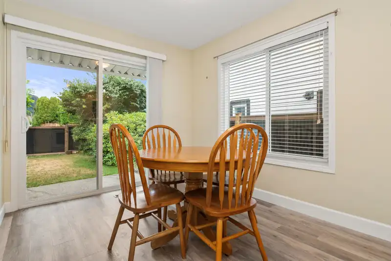 552 YALE STREET - photo 4 of 37