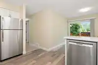 552 YALE STREET - thumbnail 8