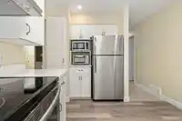 552 YALE STREET - thumbnail 9