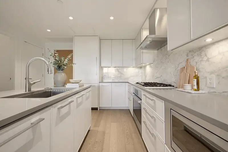 218 3220 CONNAUGHT CRESCENT - photo 3 of 25