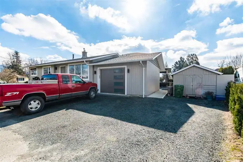 7407 CRESTWOOD DRIVE - photo 3 of 37