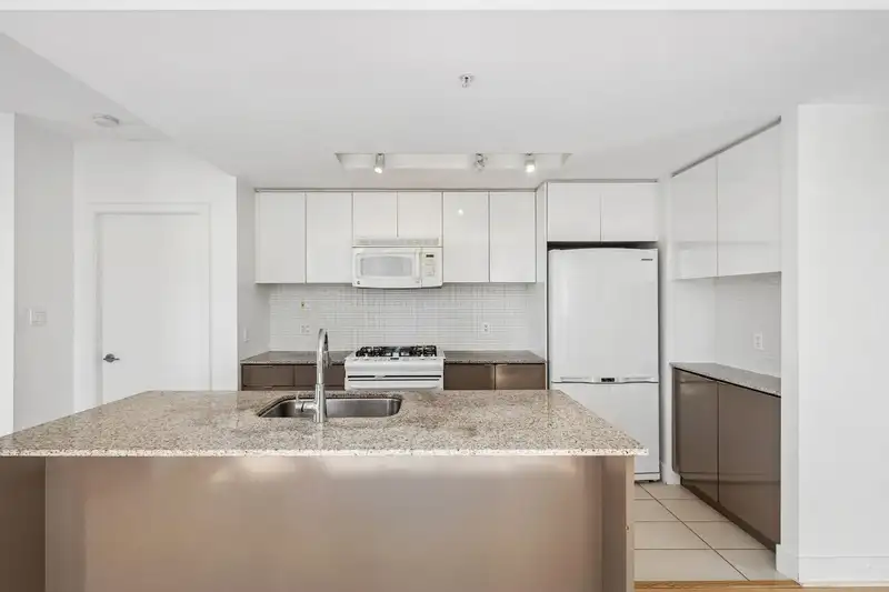 2208 4808 HAZEL STREET - photo 4 of 37