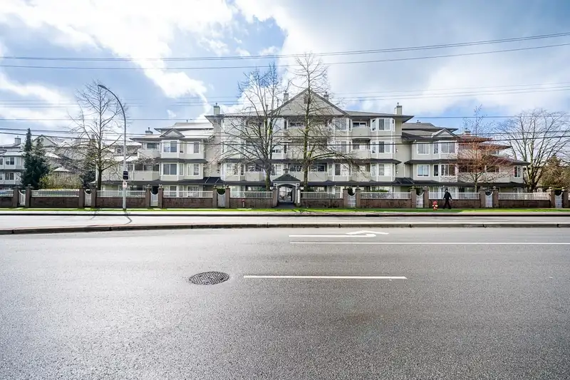 303 12110 80 AVENUE - photo 2 of 40