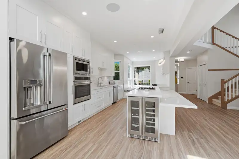 1 11100 RAILWAY AVENUE - photo 3 of 39