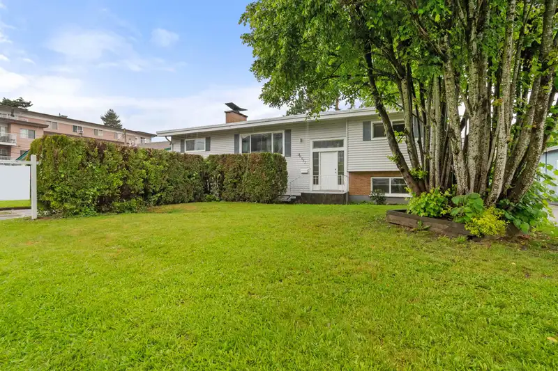 46057 MELLARD AVENUE - photo 1 of 37