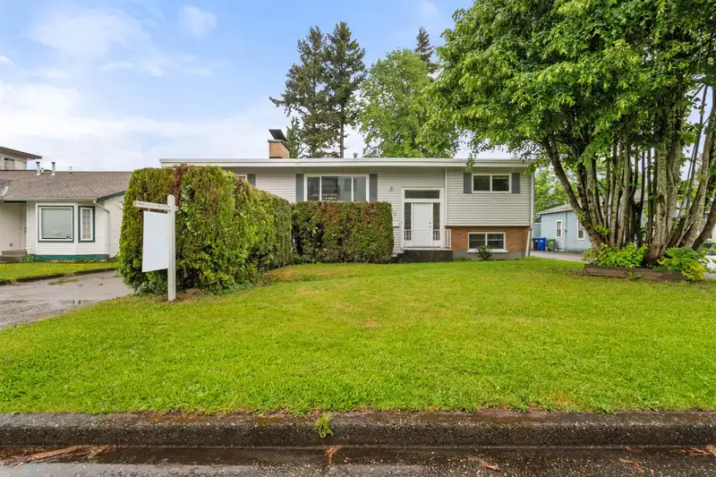 46057 MELLARD AVENUE - photo 2 of 37