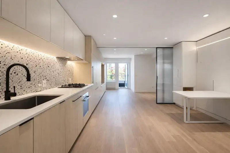 422 2471 ST GEORGE STREET - photo 4 of 40