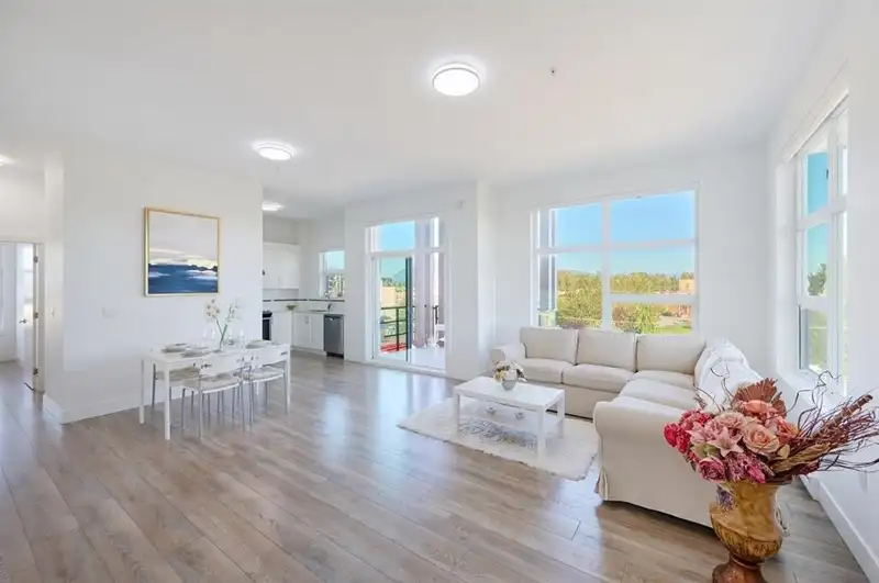 503 22577 ROYAL CRESCENT - photo 2 of 20