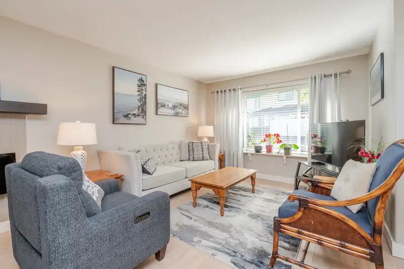 64 34250 HAZELWOOD AVENUE - photo 4 of 40