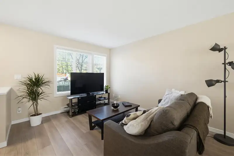 53 4401 BLAUSON BOULEVARD - photo 3 of 29