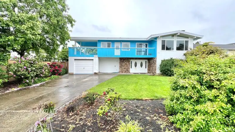 3071 SALTSPRING COURT - photo 1 of 33