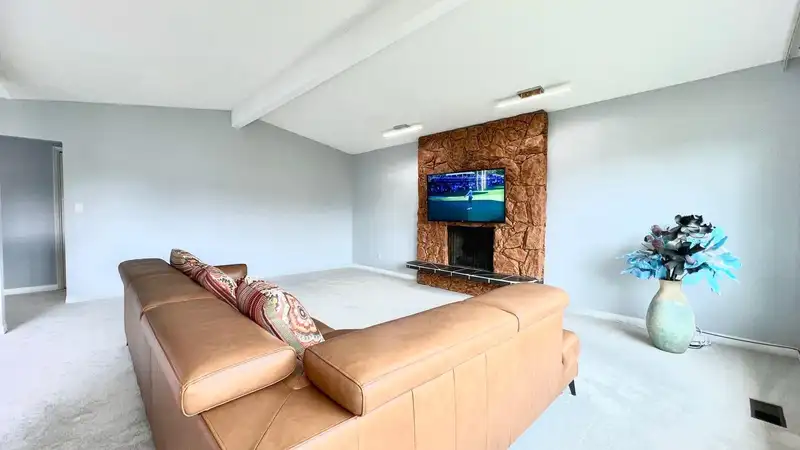 3071 SALTSPRING COURT - photo 4 of 33