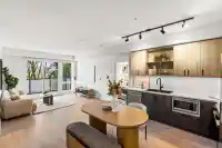 407 2002 ST. GEORGE STREET - thumbnail 1