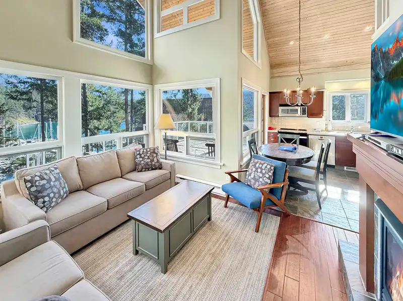 14C 2315 MACKINNON ROAD - photo 4 of 33