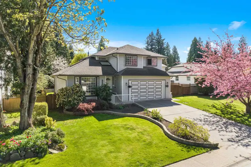 13396 61 AVENUE - photo 1 of 40