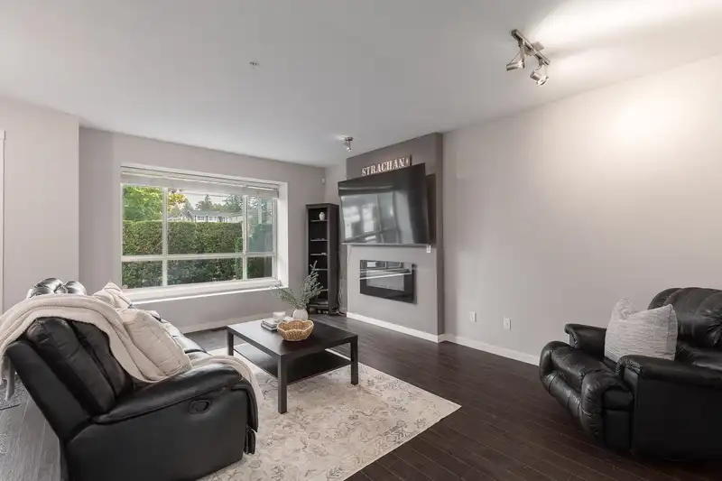 11 23986 104 AVENUE - photo 2 of 32