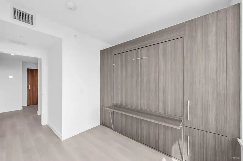 809 6537 TELFORD AVENUE - photo 2 of 8