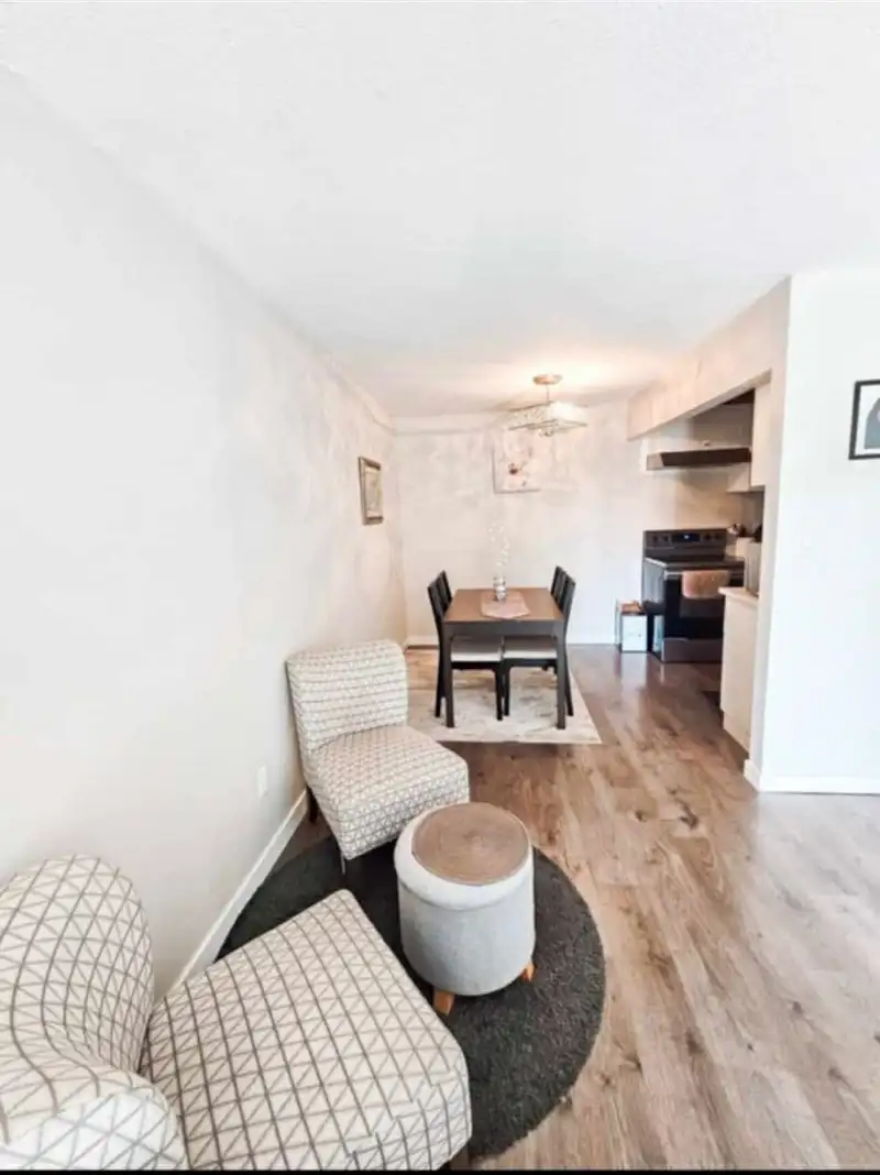 206 10438 148 STREET - photo 3 of 12