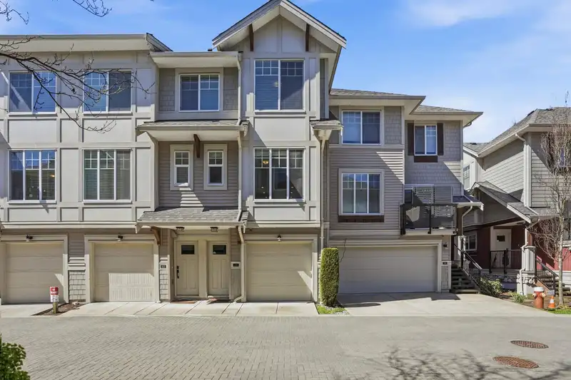 43 20498 82 AVENUE - photo 1 of 25