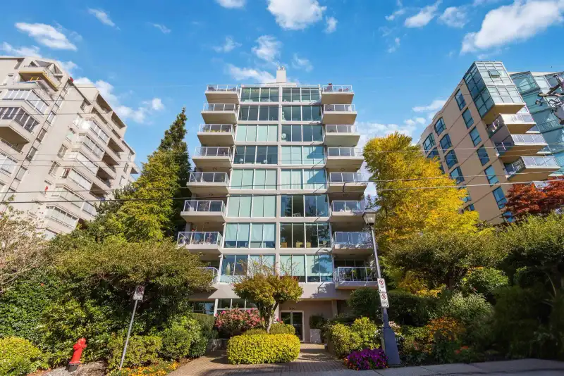 802 1455 DUCHESS AVENUE - photo 1 of 35