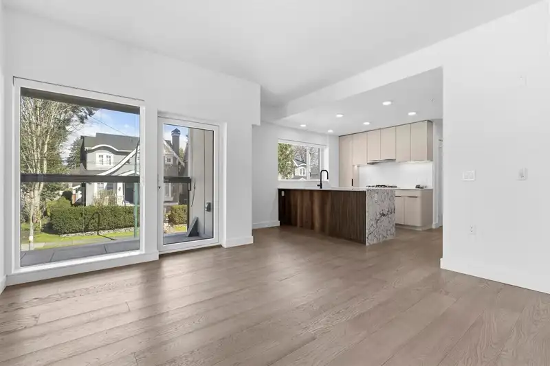 201 3590 W 39TH AVENUE - photo 1 of 21