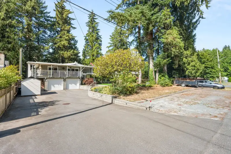 19637 42 AVENUE - photo 4 of 40