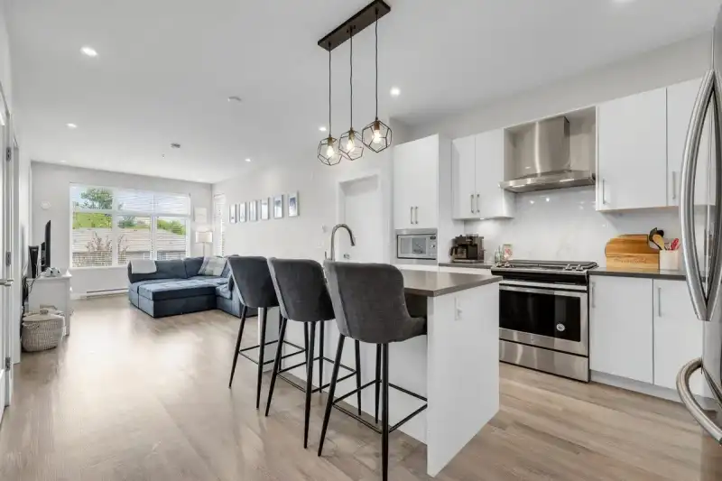 411 15436 31 AVENUE - photo 1 of 27