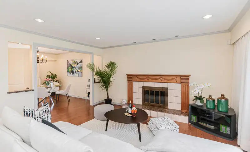 10540 REYNOLDS DRIVE - photo 4 of 20