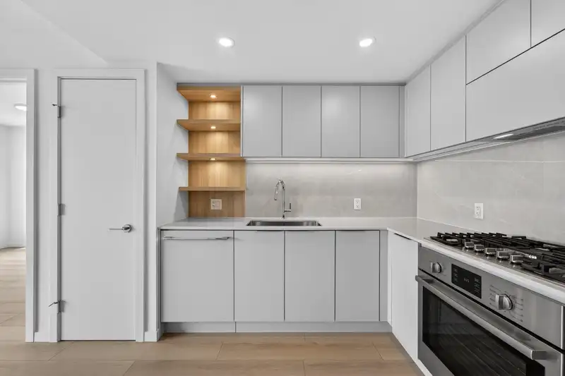 506 311 ALDERSON AVENUE - photo 1 of 16