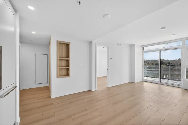 506 311 ALDERSON AVENUE - photo 2 of 16