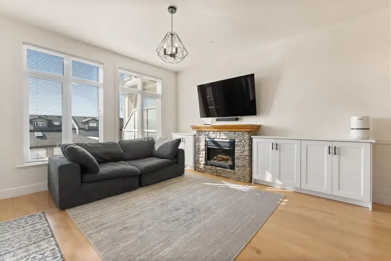 311 4280 MONCTON STREET - photo 4 of 40