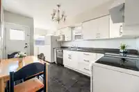 1032 E 49TH AVENUE - thumbnail 3
