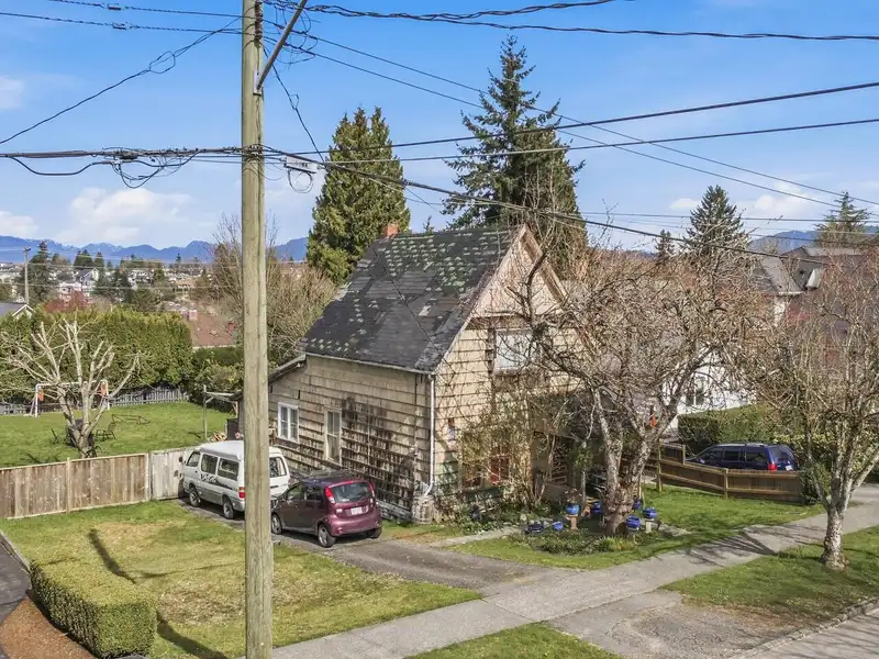 235 DURHAM STREET - photo 1 of 19