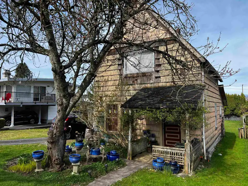235 DURHAM STREET - photo 4 of 19