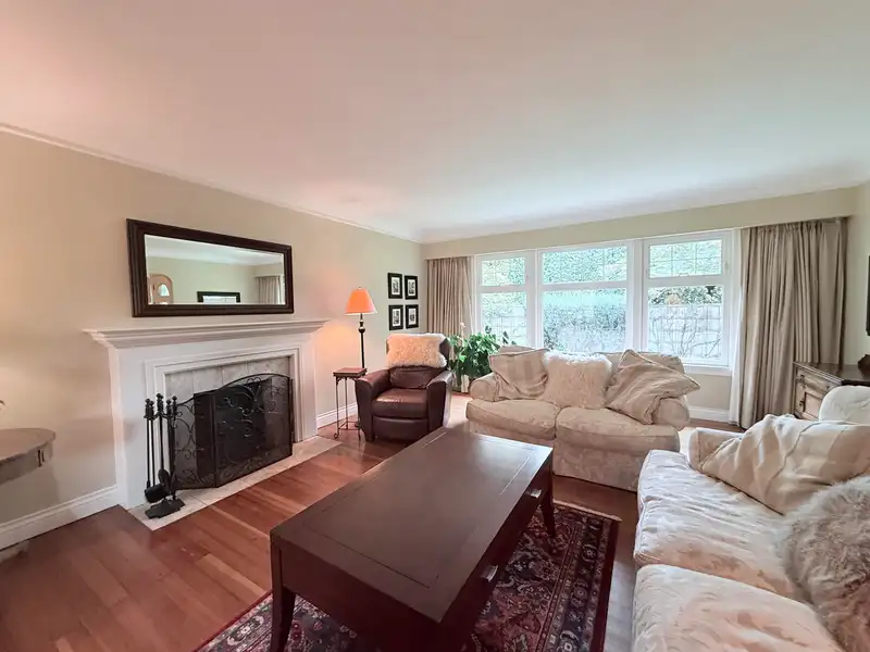680 THOMPSON AVENUE - photo 3 of 30