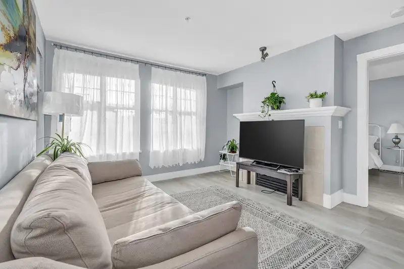 210 995 W 59TH AVENUE - photo 3 of 21