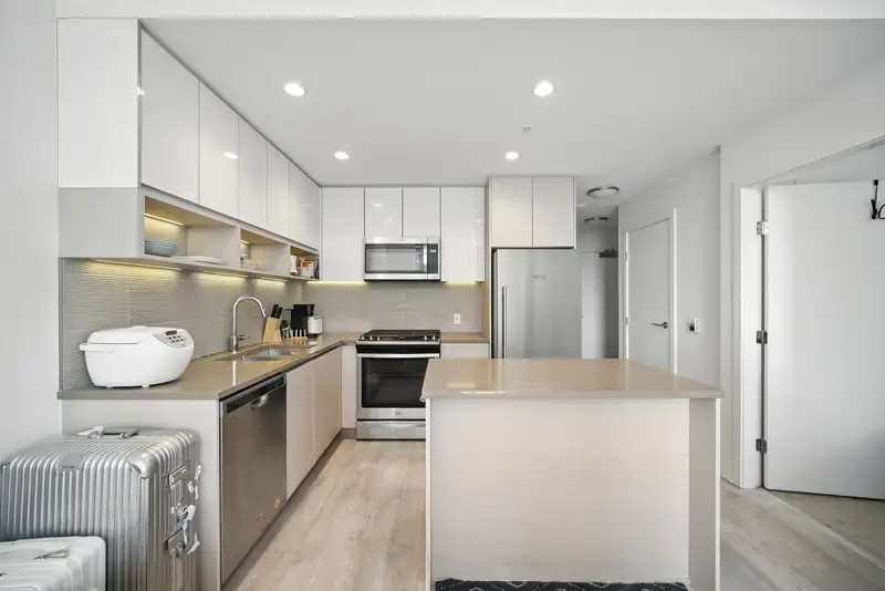 418 8850 UNIVERSITY CRESCENT - photo 1 of 22