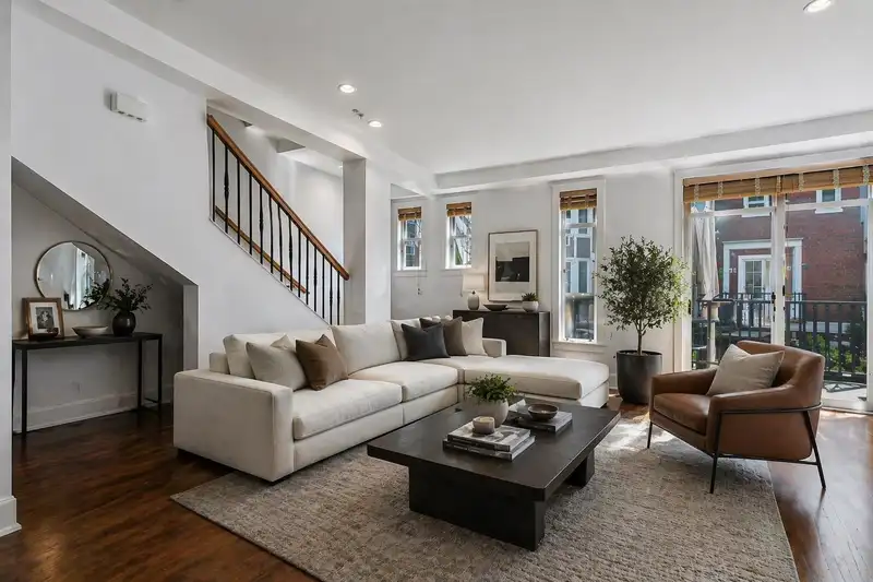 18 20738 84 AVENUE - photo 1 of 18