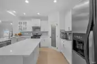 7260 197 STREET - thumbnail 3
