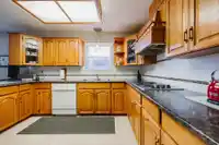 52 8889 212 STREET - thumbnail 11