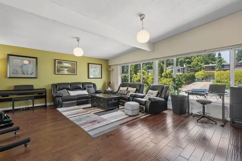 87 MUNDY STREET - photo 4 of 25