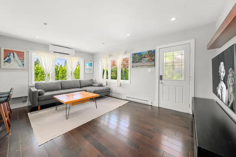 803 CALVERHALL STREET - photo 2 of 34