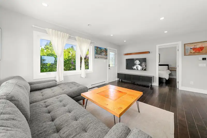 803 CALVERHALL STREET - photo 3 of 34